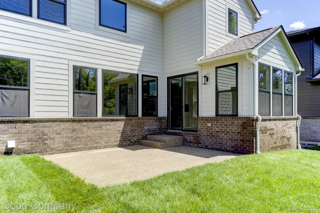 808 Irving Avenue Royal Oak City MI 48067