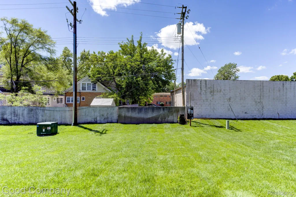 808 Irving Avenue Royal Oak City MI 48067