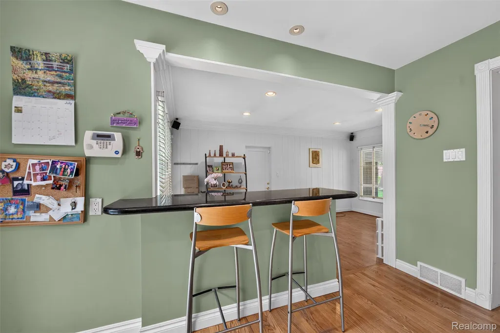 32873 Norchester Street Beverly Hills Village MI 48025