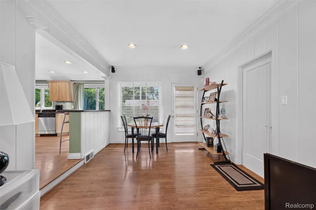 32873 Norchester Street Beverly Hills Village MI 48025