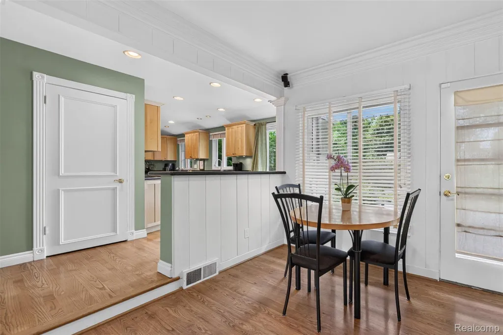 32873 Norchester Street Beverly Hills Village MI 48025