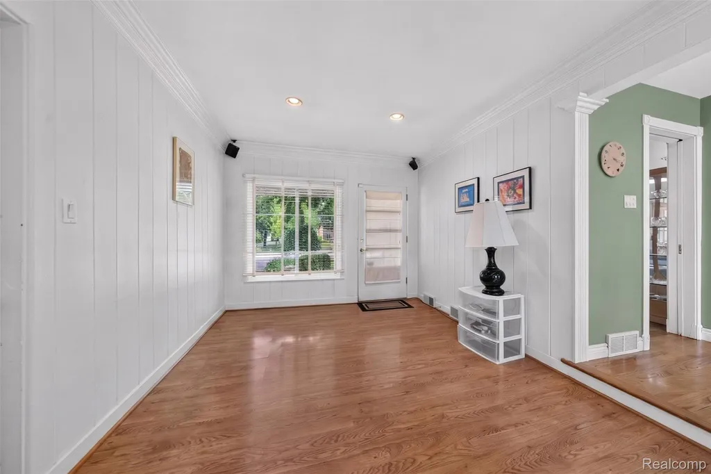 32873 Norchester Street Beverly Hills Village MI 48025