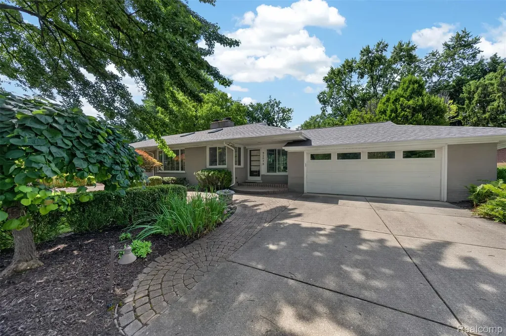 32873 Norchester Street Beverly Hills Village MI 48025