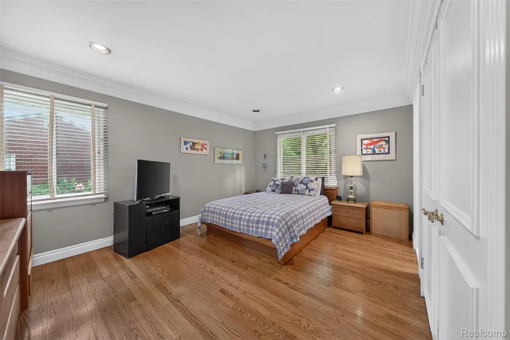 32873 Norchester Street Beverly Hills Village MI 48025
