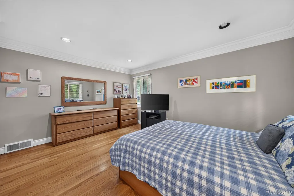 32873 Norchester Street Beverly Hills Village MI 48025