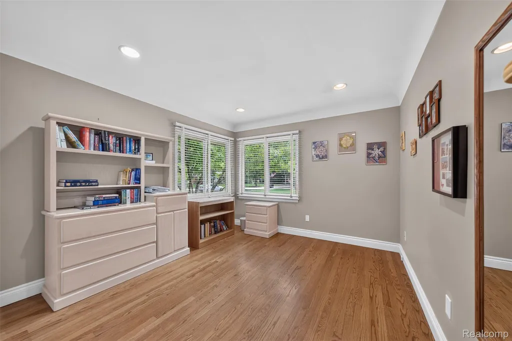 32873 Norchester Street Beverly Hills Village MI 48025