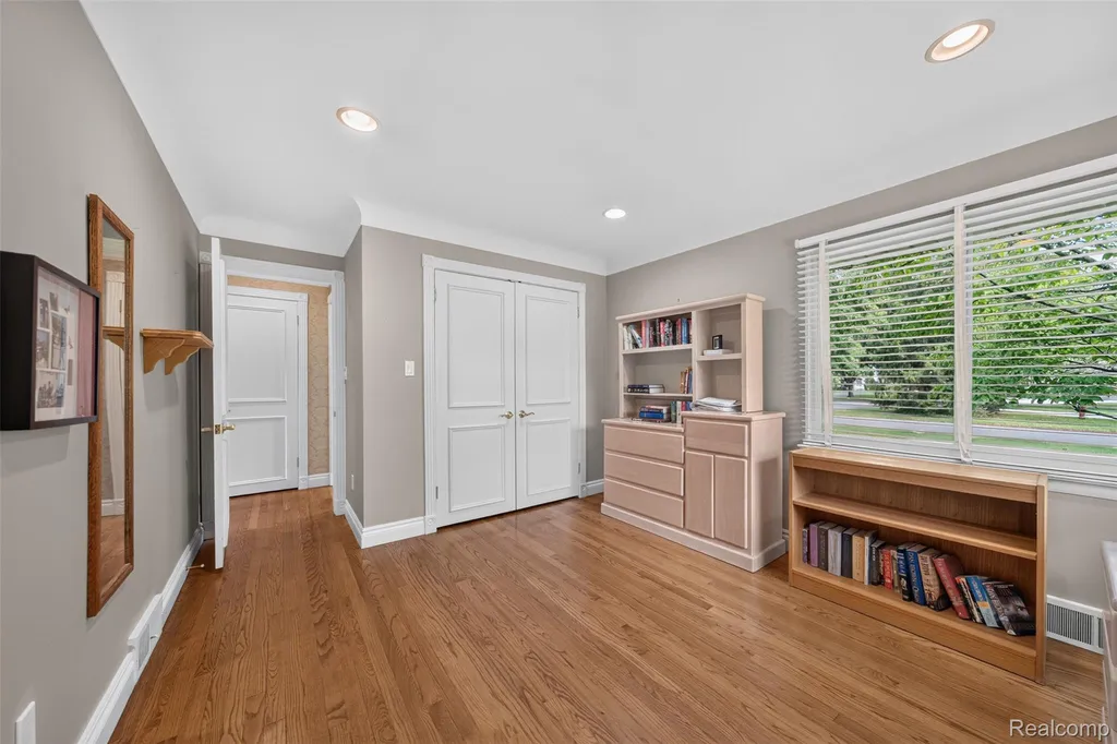 32873 Norchester Street Beverly Hills Village MI 48025