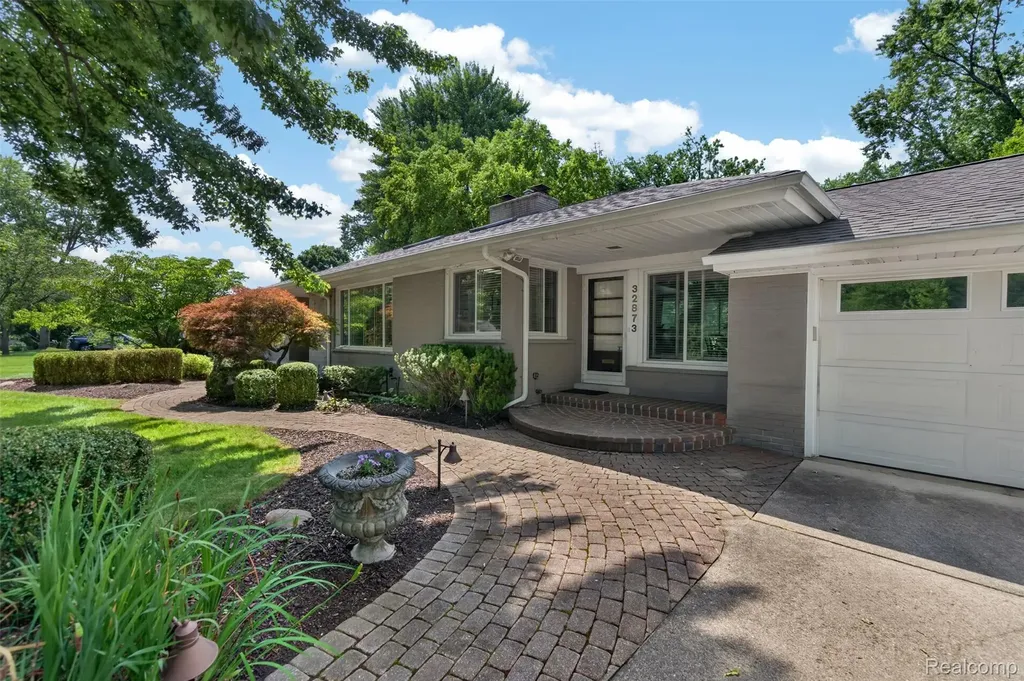 32873 Norchester Street Beverly Hills Village MI 48025