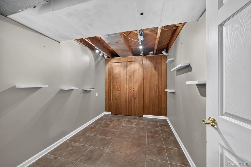 32873 Norchester Street Beverly Hills Village MI 48025