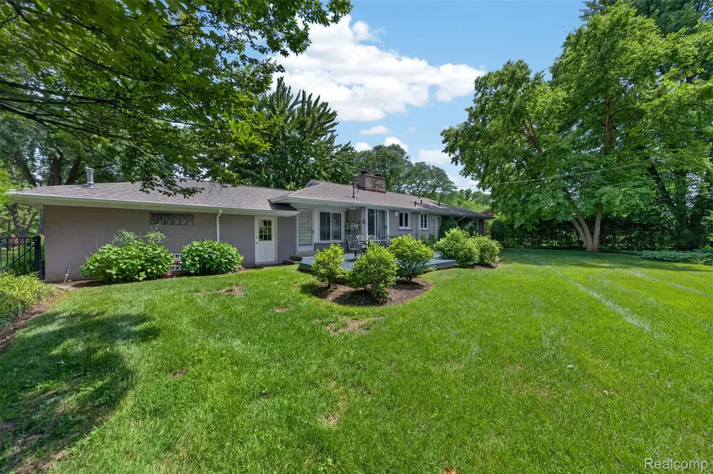 32873 Norchester Street Beverly Hills Village MI 48025