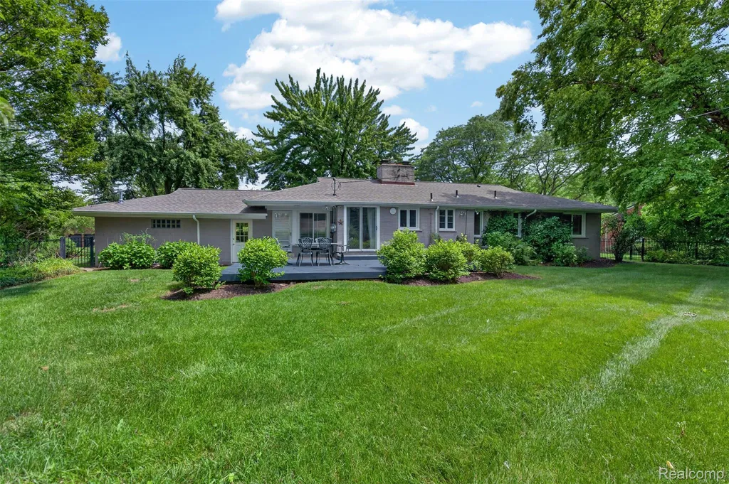 32873 Norchester Street Beverly Hills Village MI 48025