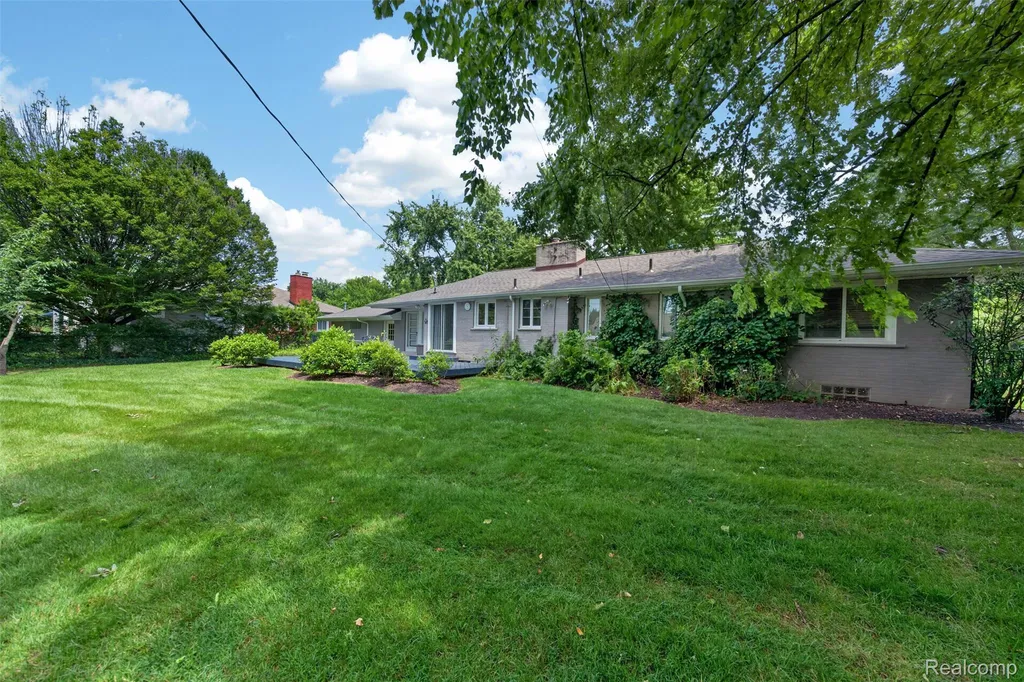 32873 Norchester Street Beverly Hills Village MI 48025