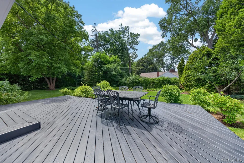 32873 Norchester Street Beverly Hills Village MI 48025