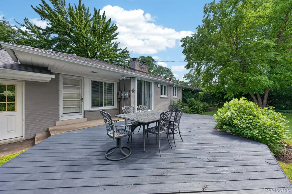 32873 Norchester Street Beverly Hills Village MI 48025