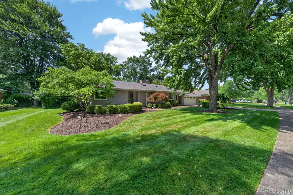 32873 Norchester Street Beverly Hills Village MI 48025