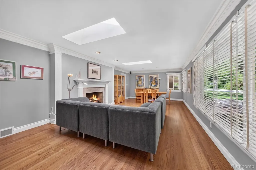 32873 Norchester Street Beverly Hills Village MI 48025