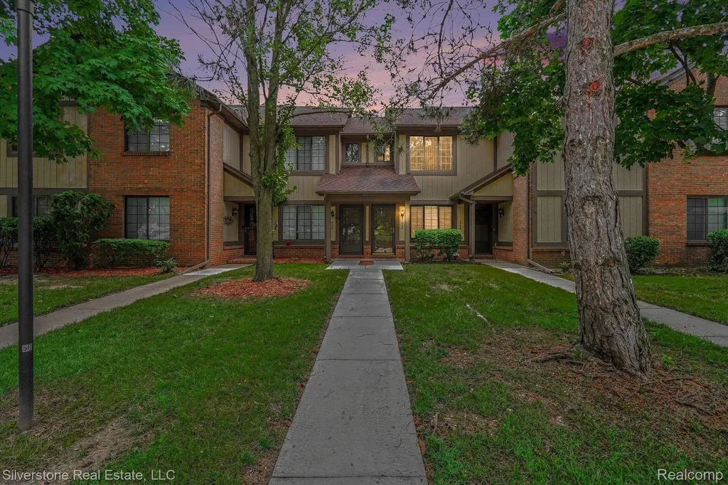 1502 Meadow Side Drive Rochester Hills City MI 48307
