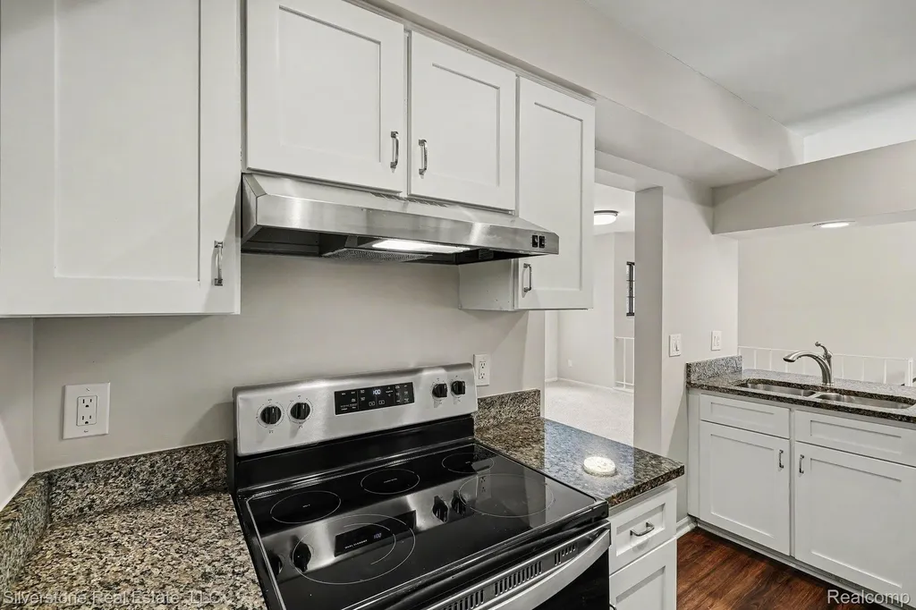 1502 Meadow Side Drive Rochester Hills City MI 48307
