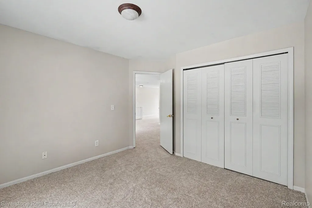 1502 Meadow Side Drive Rochester Hills City MI 48307