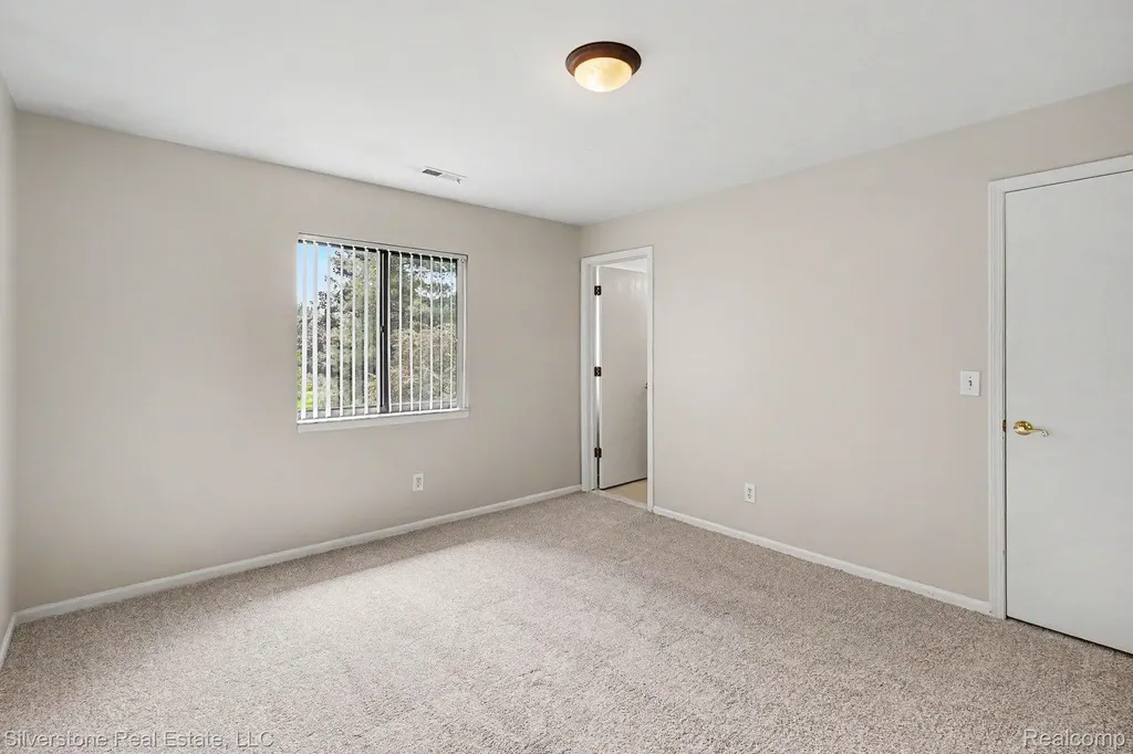 1502 Meadow Side Drive Rochester Hills City MI 48307