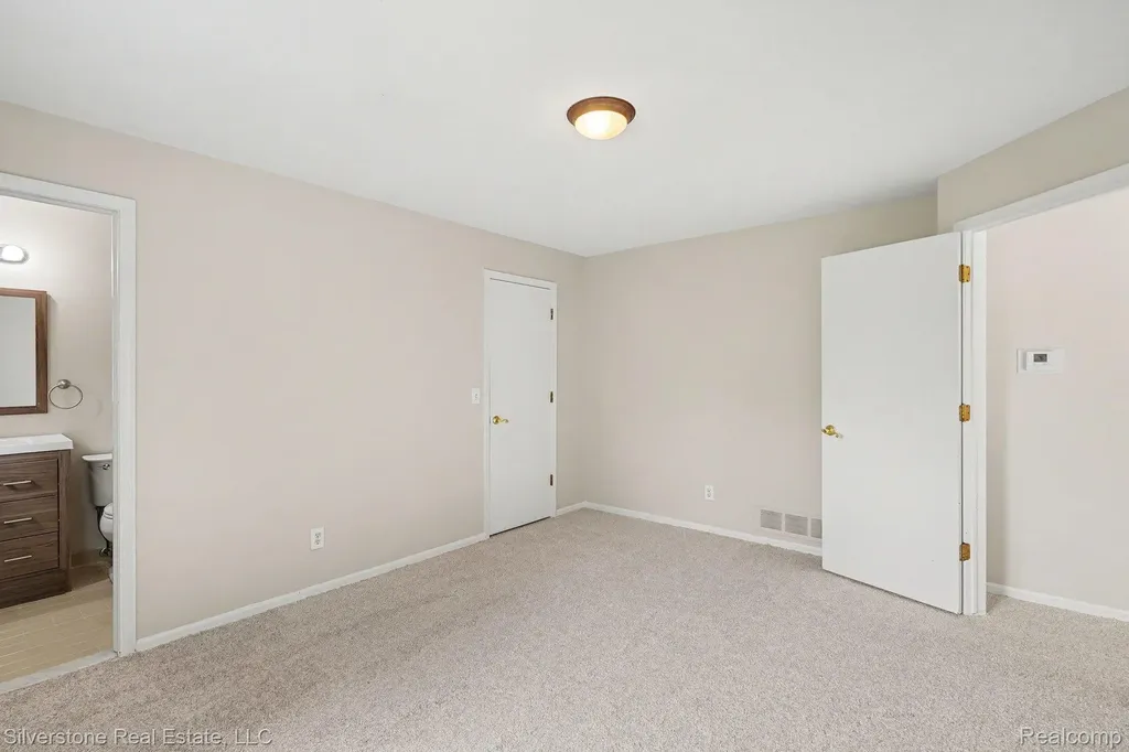 1502 Meadow Side Drive Rochester Hills City MI 48307