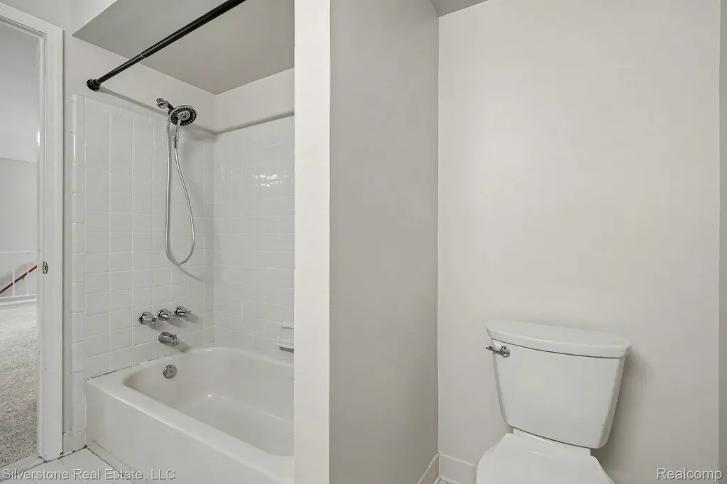 1502 Meadow Side Drive Rochester Hills City MI 48307