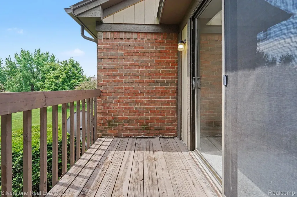 1502 Meadow Side Drive Rochester Hills City MI 48307