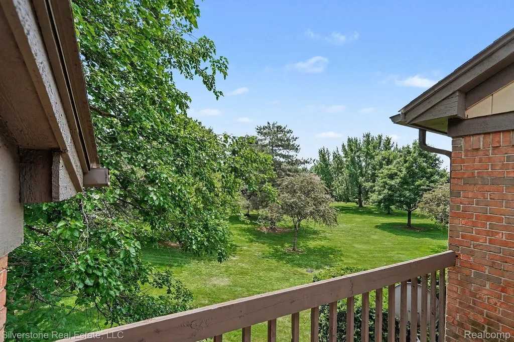 1502 Meadow Side Drive Rochester Hills City MI 48307