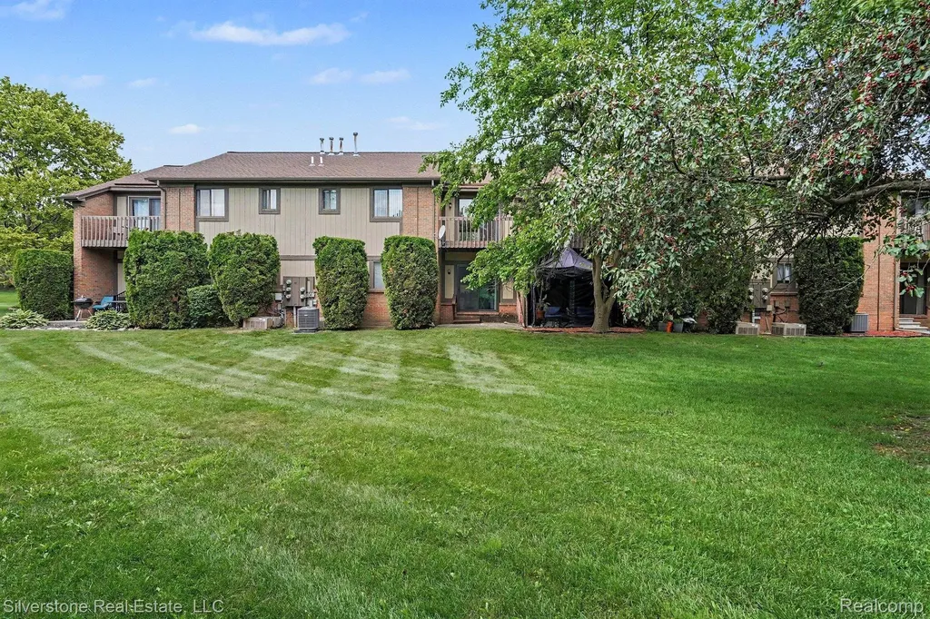 1502 Meadow Side Drive Rochester Hills City MI 48307