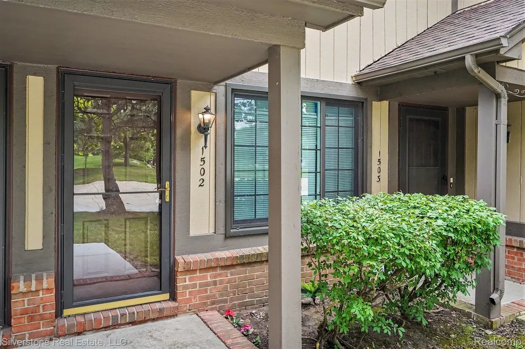 1502 Meadow Side Drive Rochester Hills City MI 48307