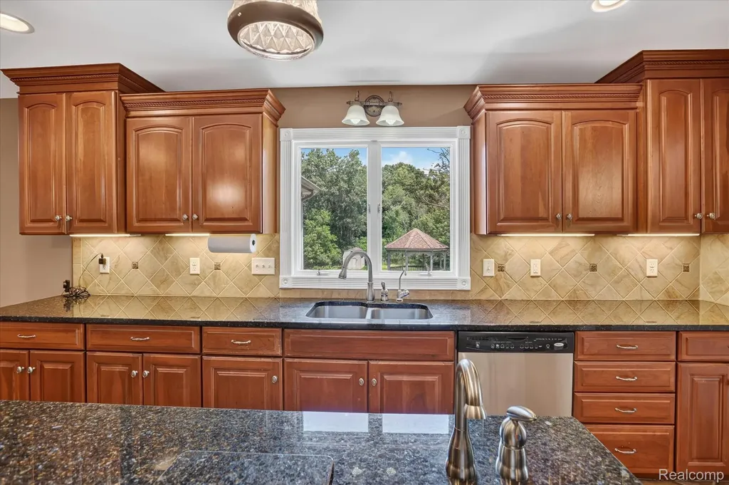 7186 River Road Flushing Charter Township MI 48433