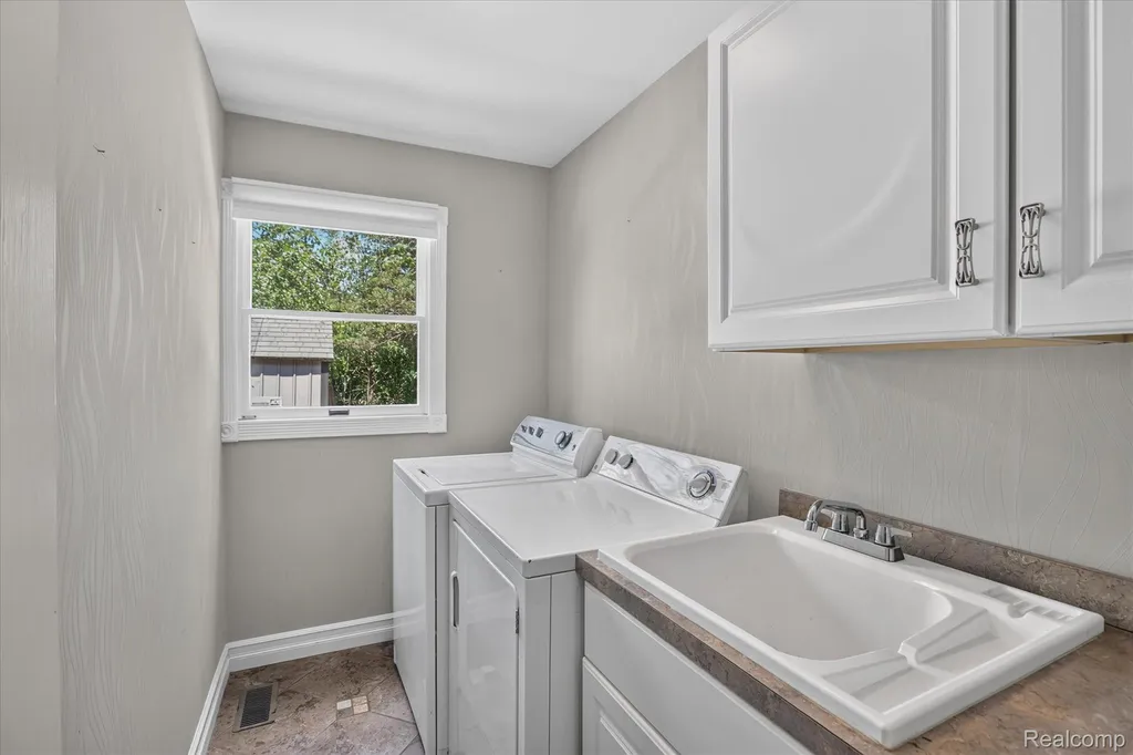 7186 River Road Flushing Charter Township MI 48433