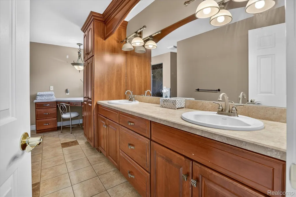 7186 River Road Flushing Charter Township MI 48433