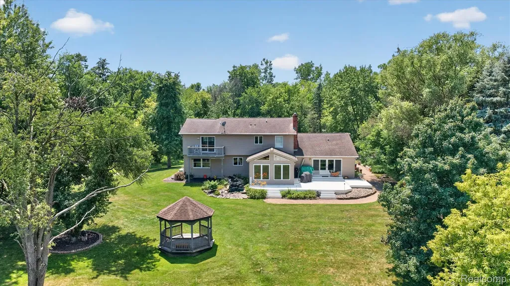 7186 River Road Flushing Charter Township MI 48433