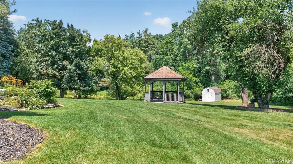 7186 River Road Flushing Charter Township MI 48433