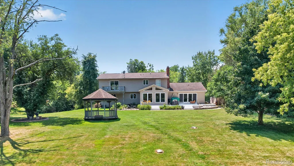 7186 River Road Flushing Charter Township MI 48433