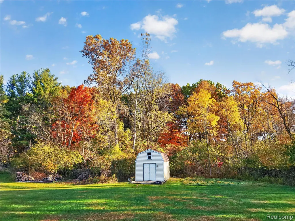 7186 River Road Flushing Charter Township MI 48433