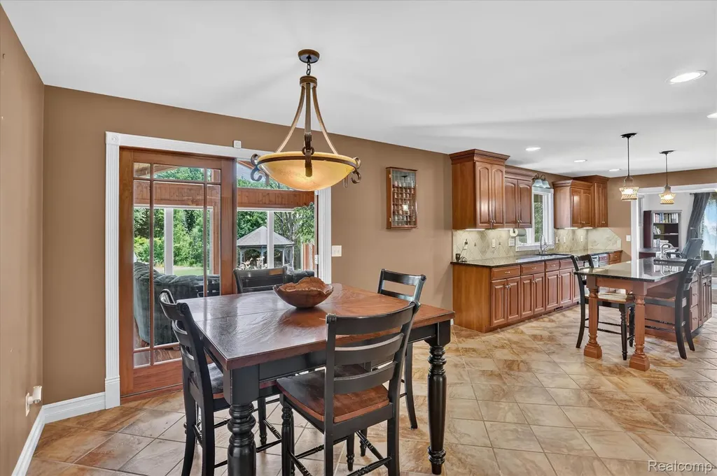 7186 River Road Flushing Charter Township MI 48433