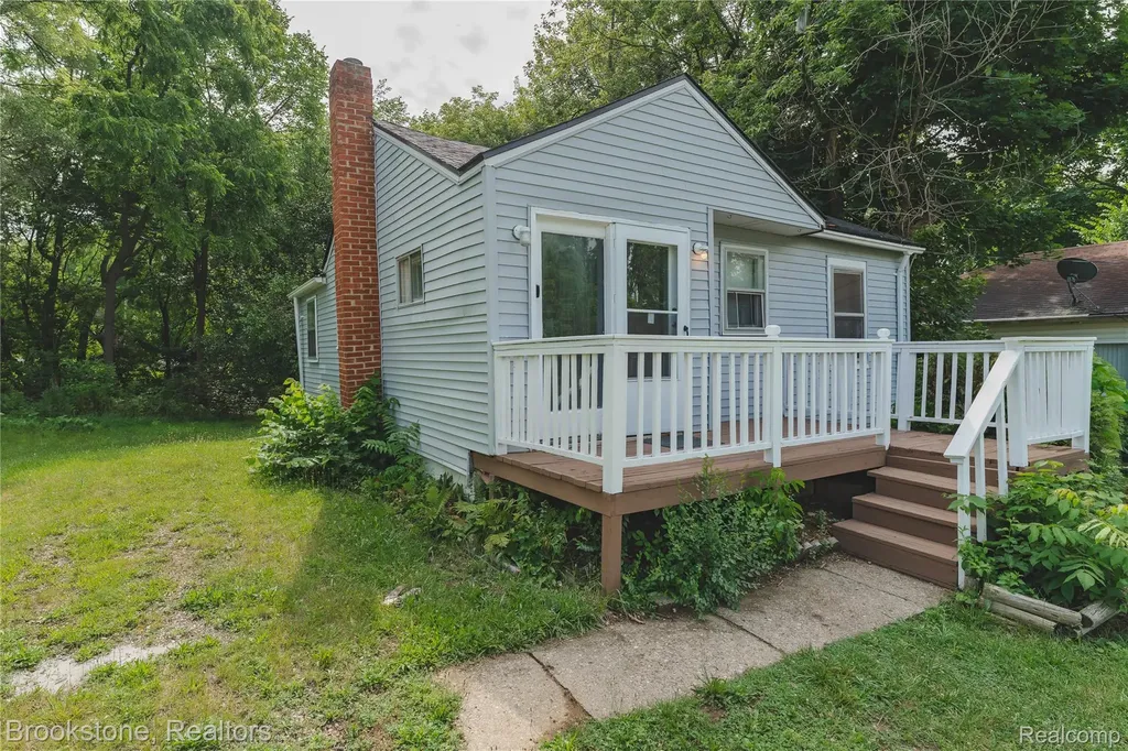 62 Court Street Pontiac City MI 48342