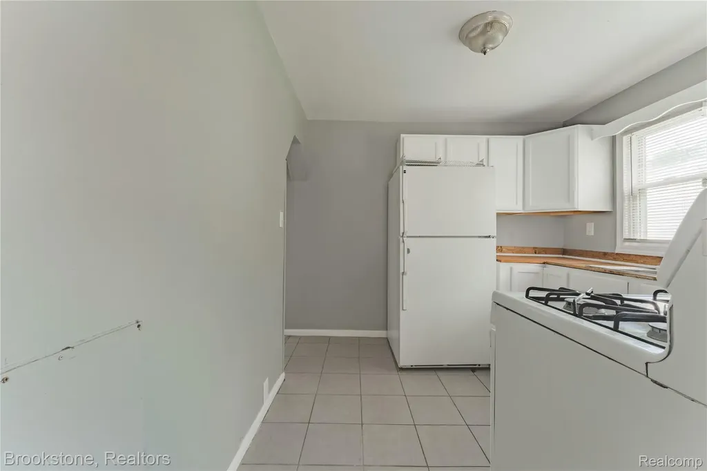 62 Court Street Pontiac City MI 48342