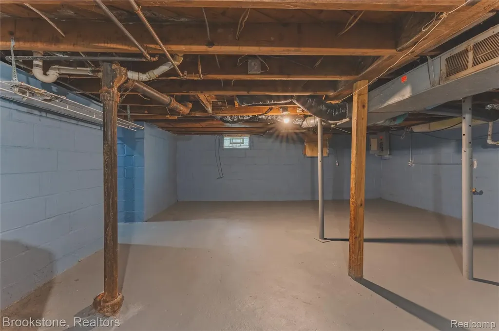 62 Court Street Pontiac City MI 48342