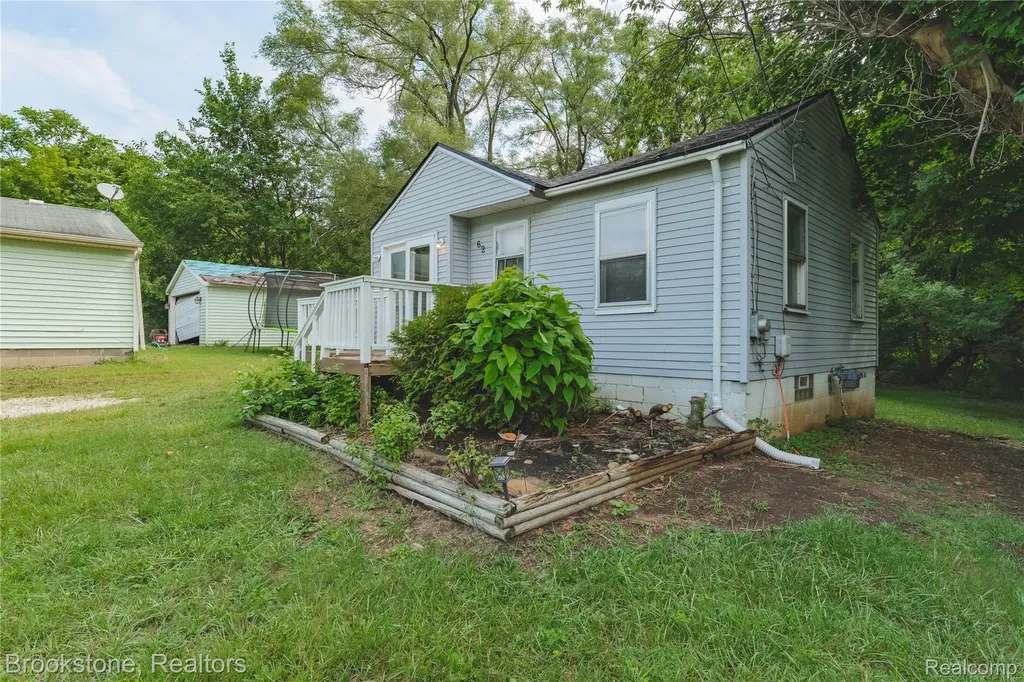 62 Court Street Pontiac City MI 48342