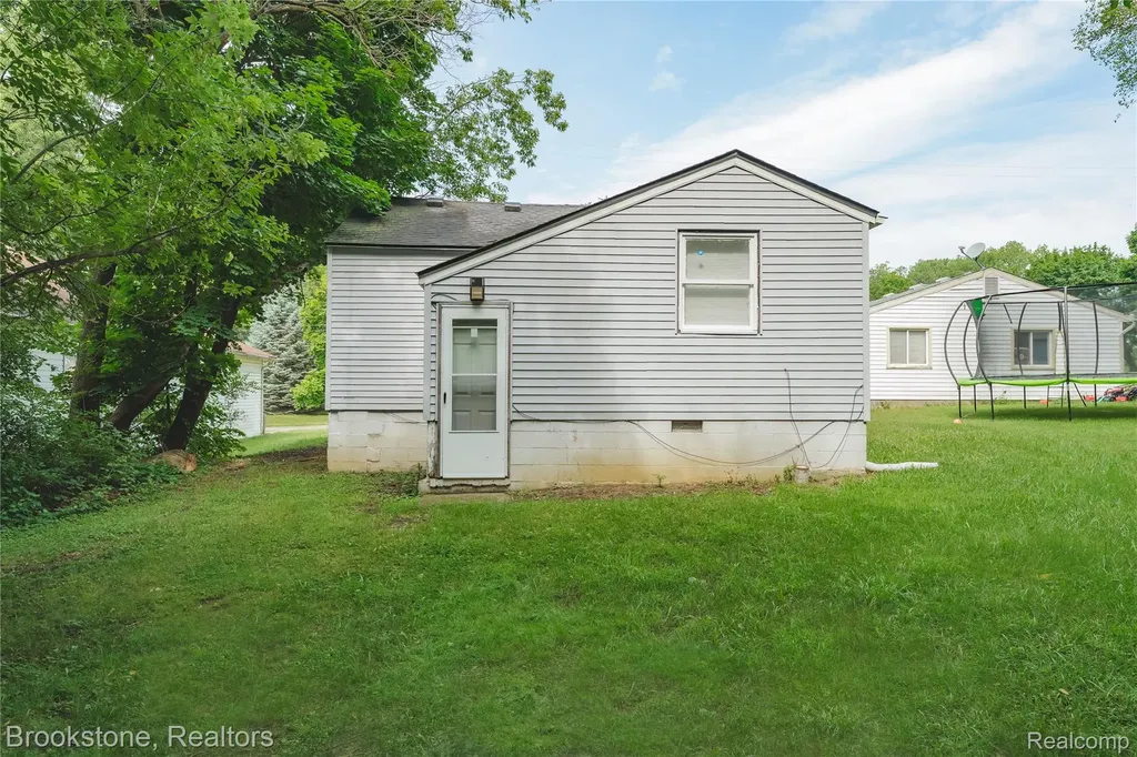 62 Court Street Pontiac City MI 48342