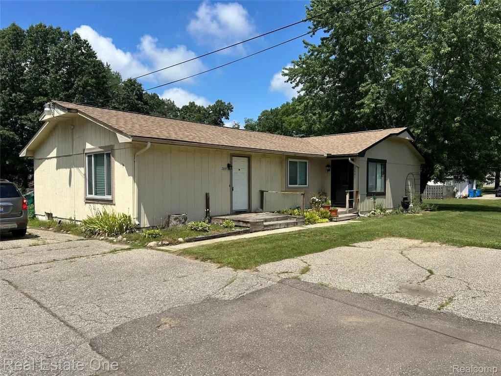 2659 Benstein Road Commerce Charter Township MI 48390