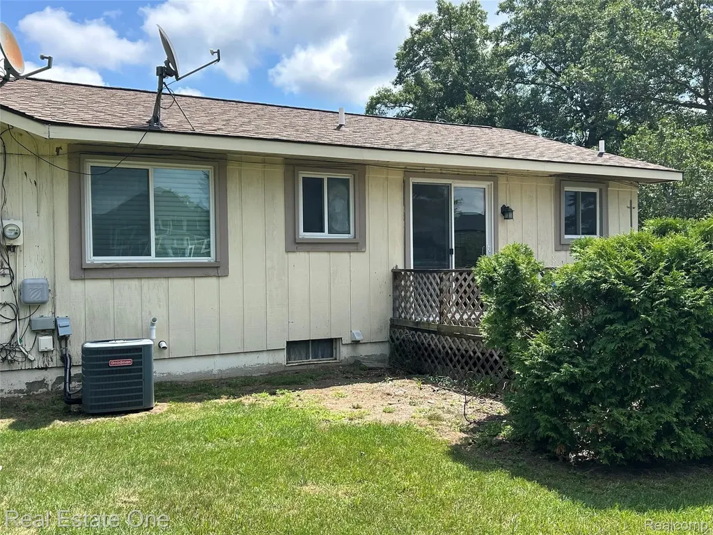 2659 Benstein Road Commerce Charter Township MI 48390