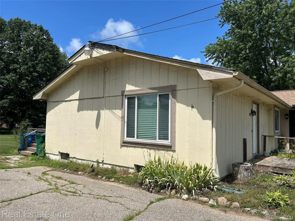 2659 Benstein Road Commerce Charter Township MI 48390
