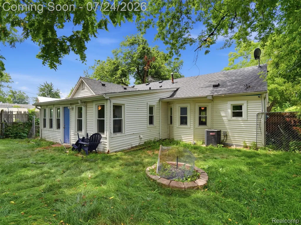 890 E Grand Boulevard York Charter Township MI 48198