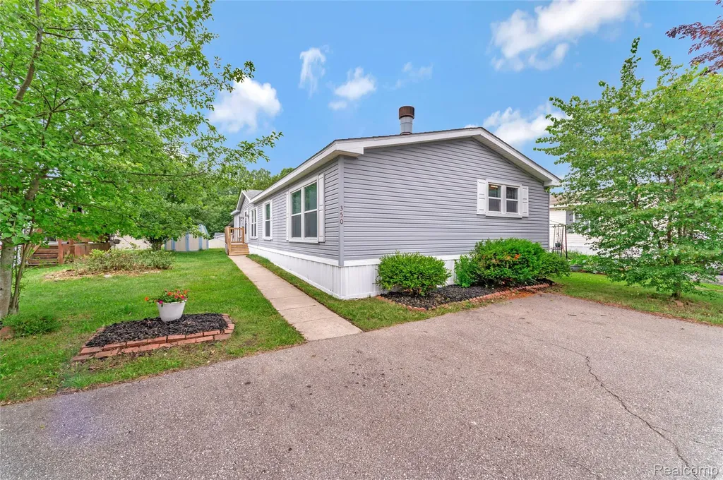 350 Trillum Trail Oxford Charter Township MI 48371