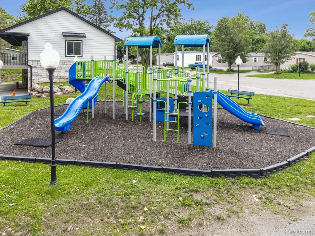 350 Trillum Trail Oxford Charter Township MI 48371