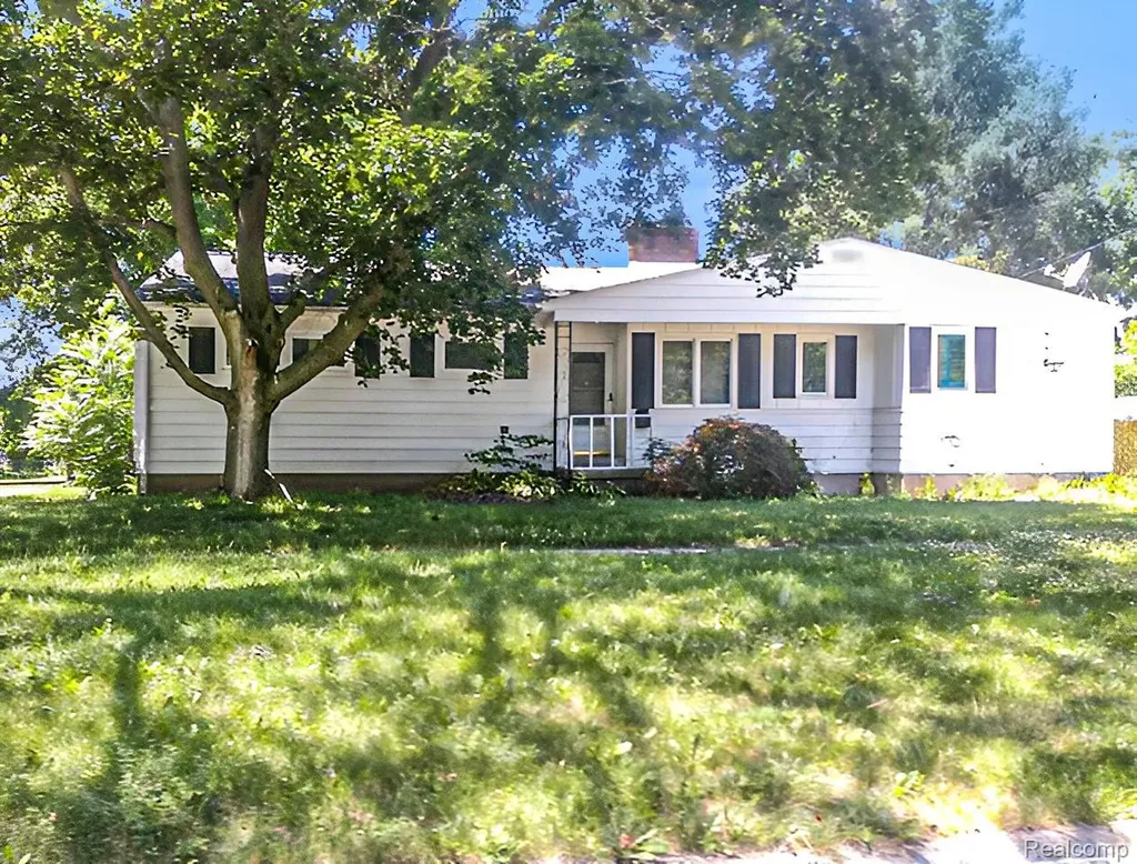 433 Crestview Street Flushing City MI 48433